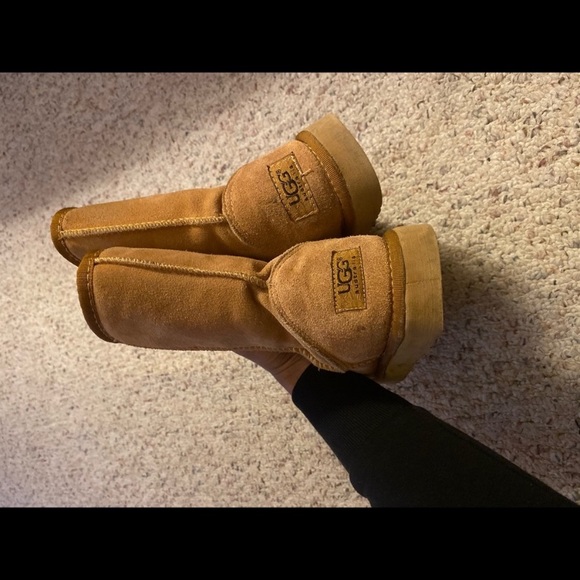 uggs - Picture 2 of 3